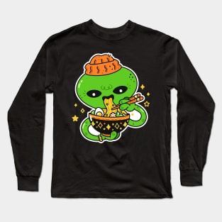 Alien eat ramen Long Sleeve T-Shirt